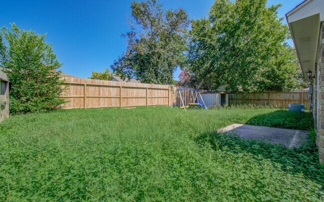 Building Photo - 9430 Halkirk St