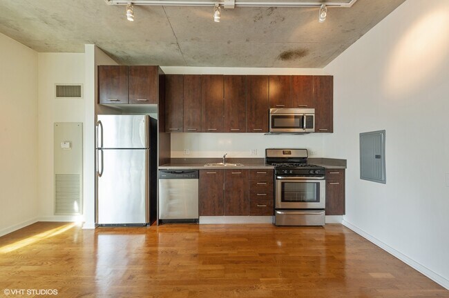 Building Photo - 659 W Randolph St