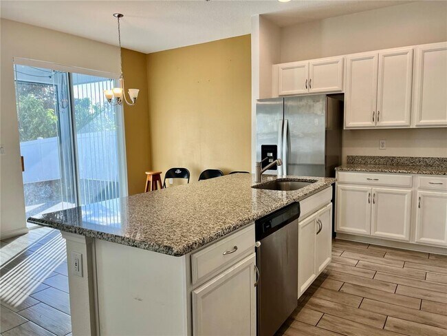 Building Photo - 421 Disa Dr