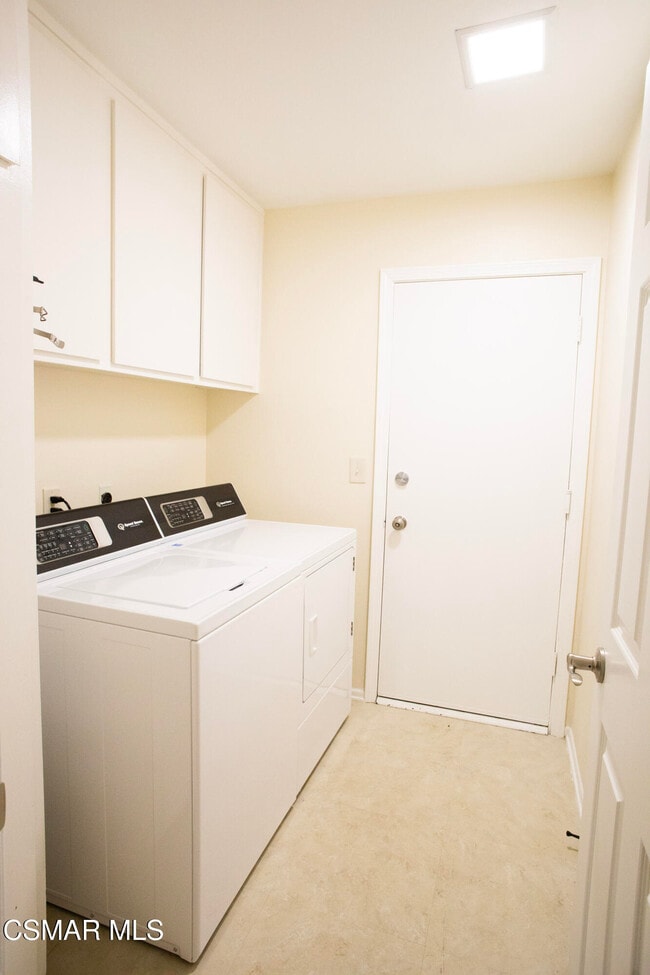 Building Photo - 2794 Parkview Dr