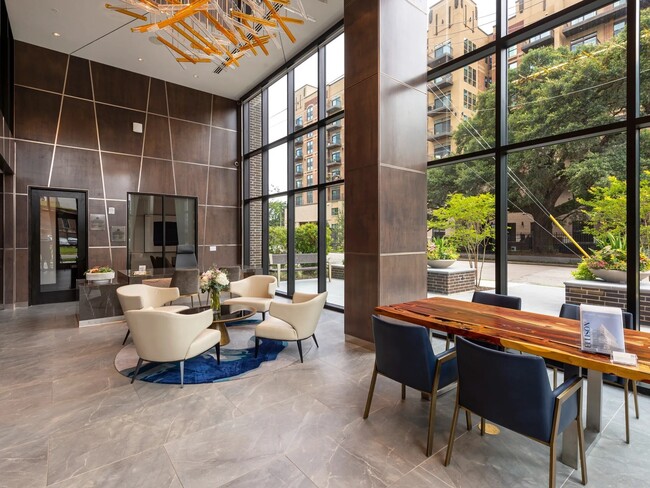 Building Photo - 510 W 20th St