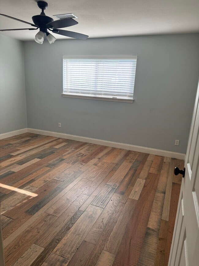 Building Photo - 11210 Sageoak Dr