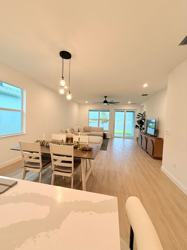 Building Photo - 13462 SW Bally Dr