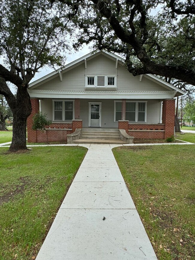 Building Photo - Charming Remodeled Home in West Lampasas