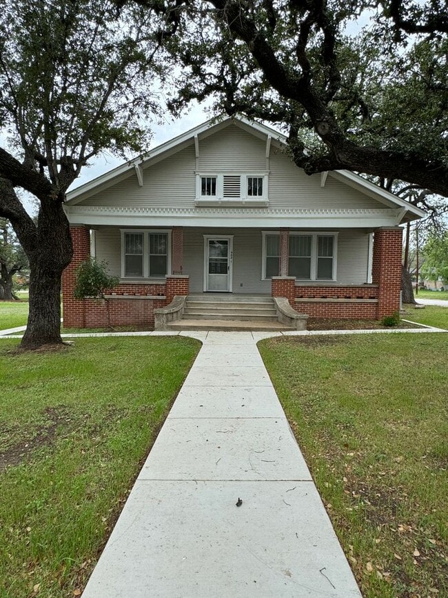 Primary Photo - Charming Remodeled Home in West Lampasas