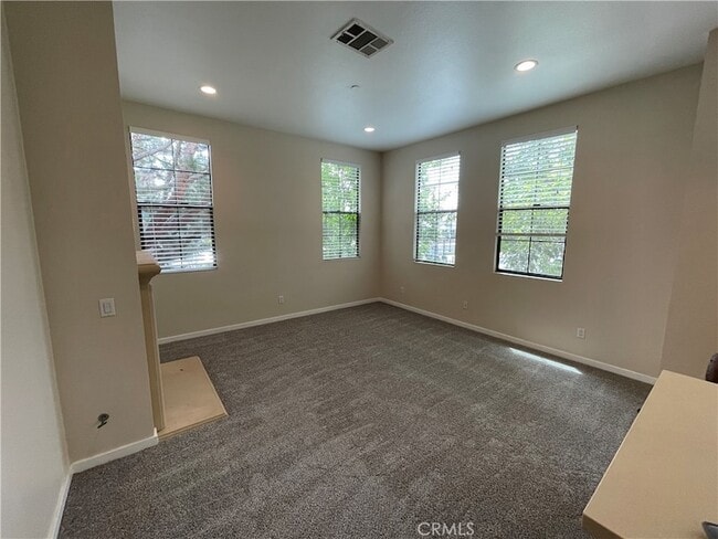 Building Photo - 501 W Maple Ave