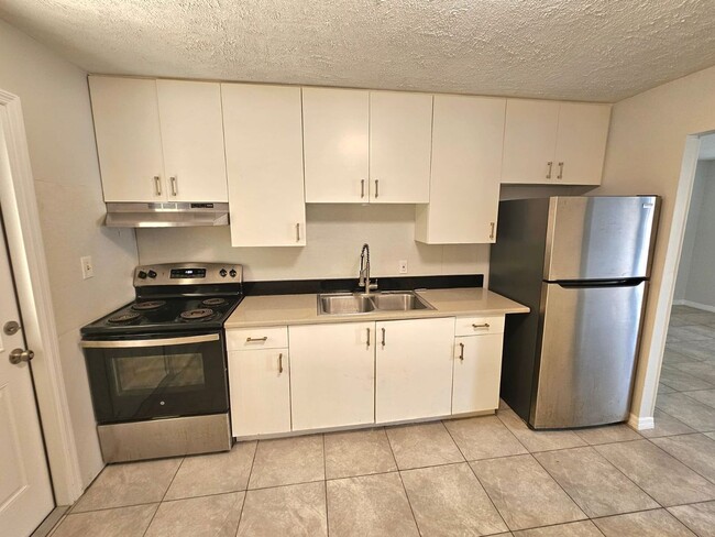 Building Photo - 2584 Seneca Ave