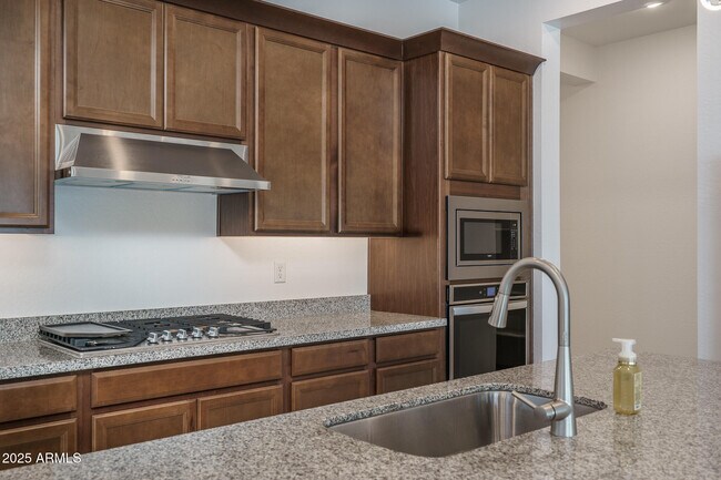 Building Photo - 14084 W Desert Flower Dr