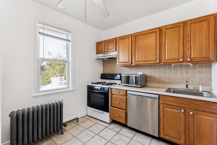 Primary Photo - 806 S 47th St