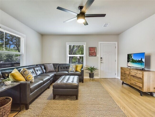 Building Photo - 3304 Robinson Ave