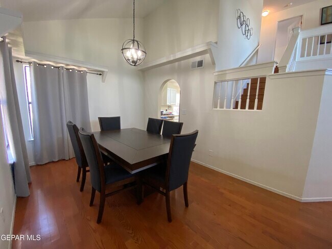 Building Photo - 812 Merriman Dr