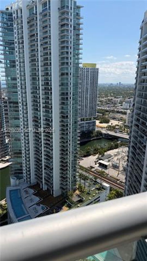 Building Photo - 350 S Miami Ave