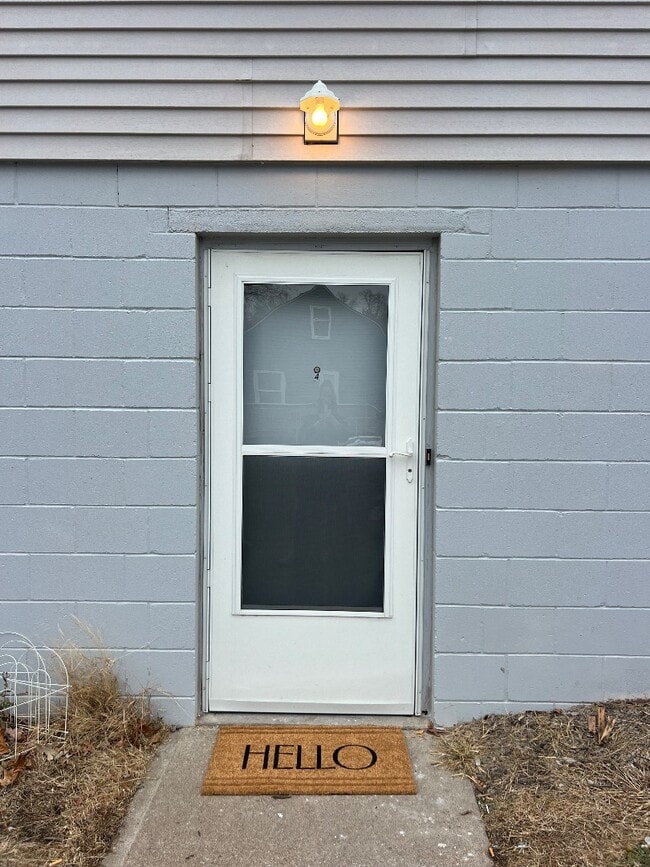 Building Photo - 1902 S 46th St