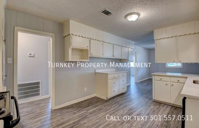 Building Photo - 6806 Brookview Dr