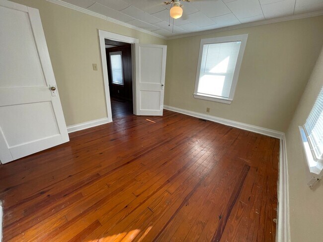Building Photo - Adorable 2 Bedroom in Eden