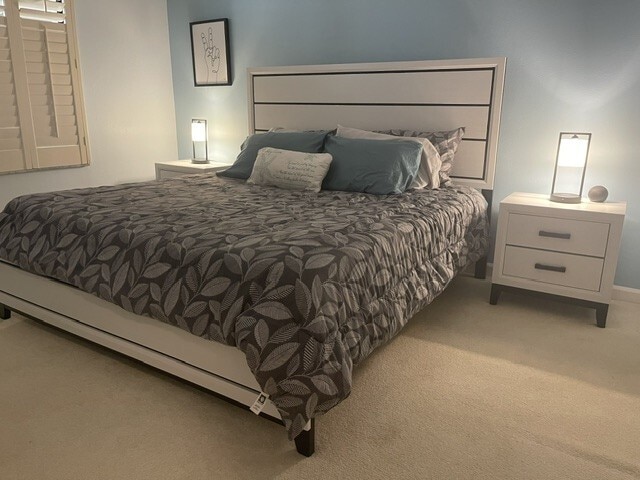 King size guest room - 2220 Front St