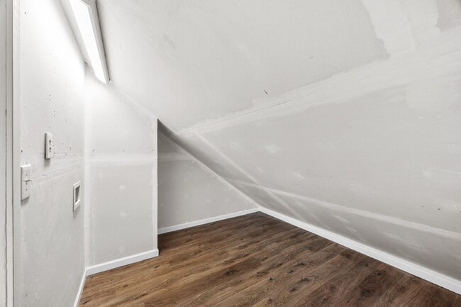 Building Photo - **WE ALREADY HAVE AN APPLICATION. NO SHOWI...