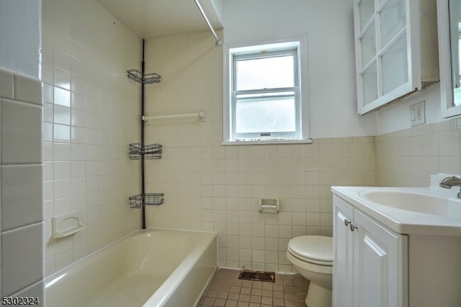 Building Photo - 173 Spruce St