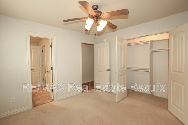 Building Photo - 3607 SW Birchton Ave