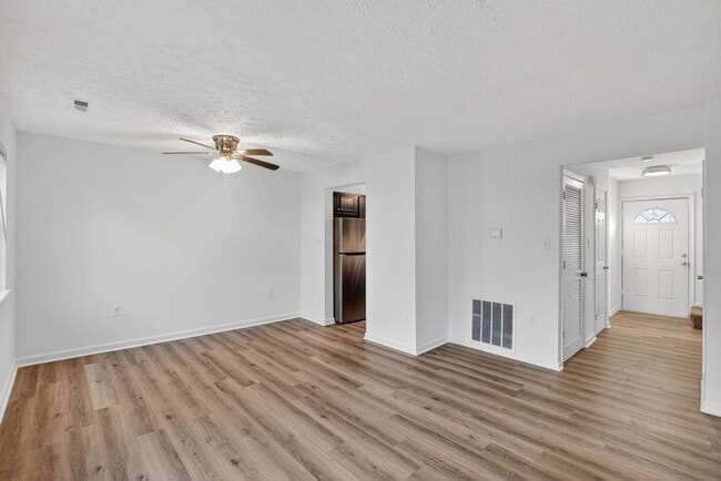 Building Photo - 21864 Ronald Dr