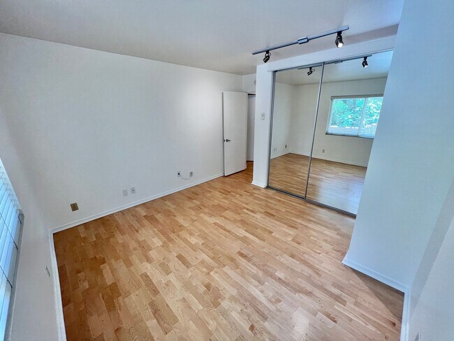 Building Photo - Modern 2 bedroom Gem Near Bixby Park | Private Balcony & Secured Parking