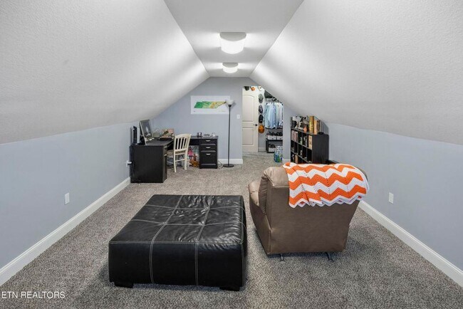 Building Photo - Luxury 5 Bedroom West Knox Home