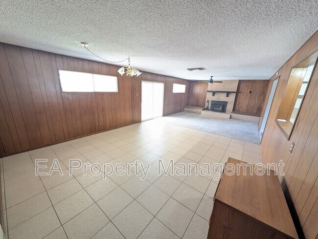 Building Photo - 3204 La Veta Dr