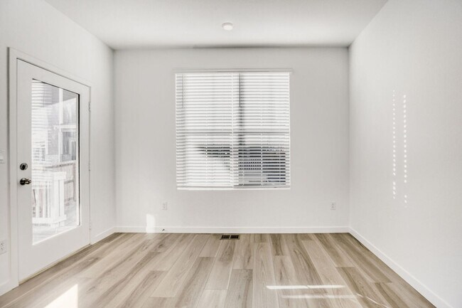 Building Photo - 3 Bedroom 3 Bath Home in Thornton Available Now!!