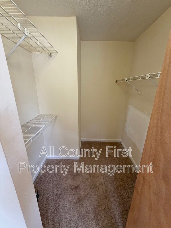 Building Photo - 1183 Red Oak Cove
