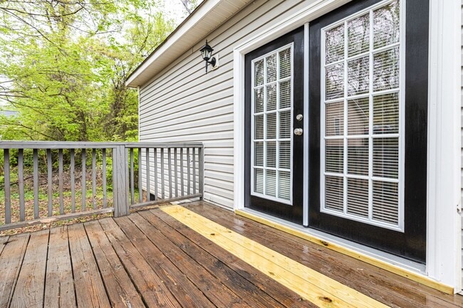 Building Photo - Like New Home off Freeman Mill.  Just Painted, New Wood/Vinyl Flooring, Vaulted Ceilings, Front P...
