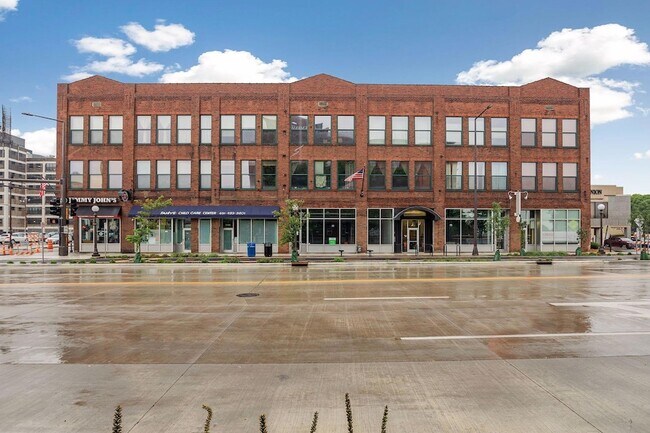 Building Photo - 523 Jackson St