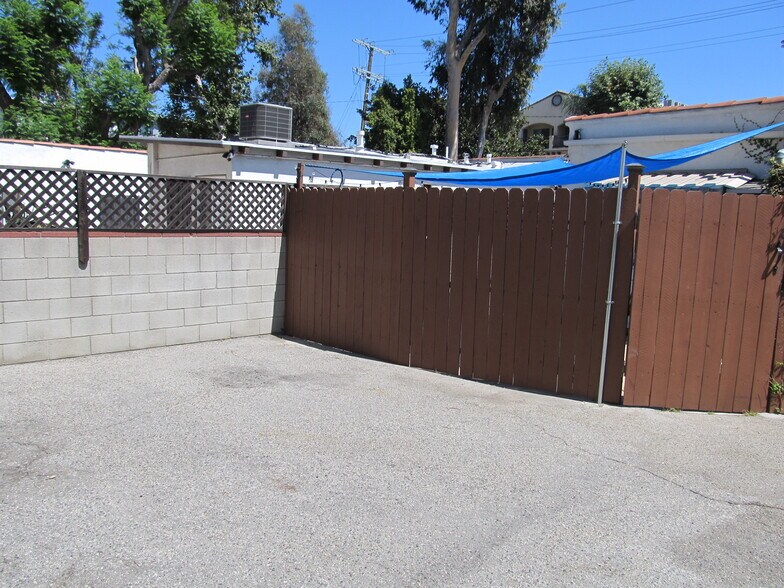 Building Photo - 11217 La Maida St