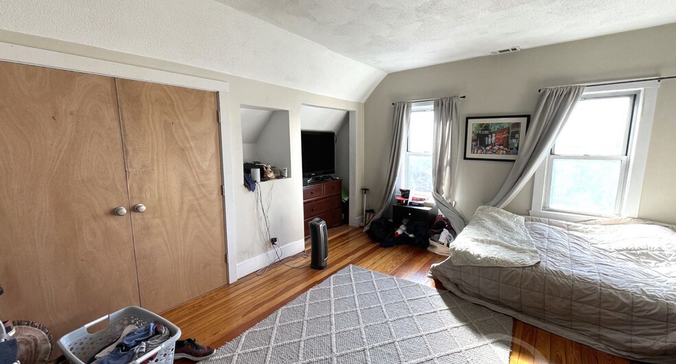 Building Photo - 14 Dow St