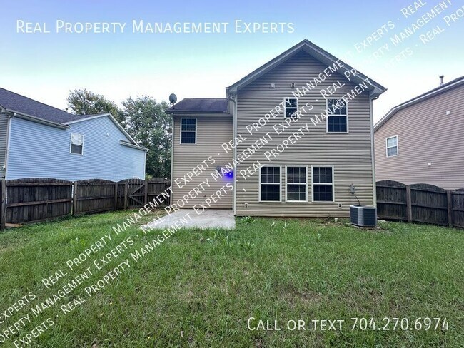 Building Photo - **MOVE IN SPECIAL!**Charming 3BR/2.5BR hom...