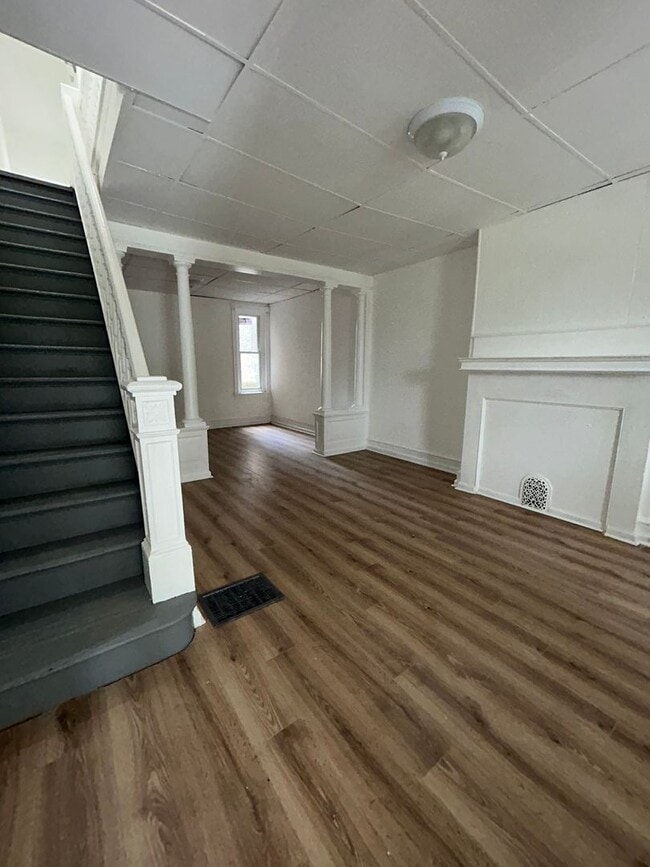 Building Photo - 3 BD / New renovation CO