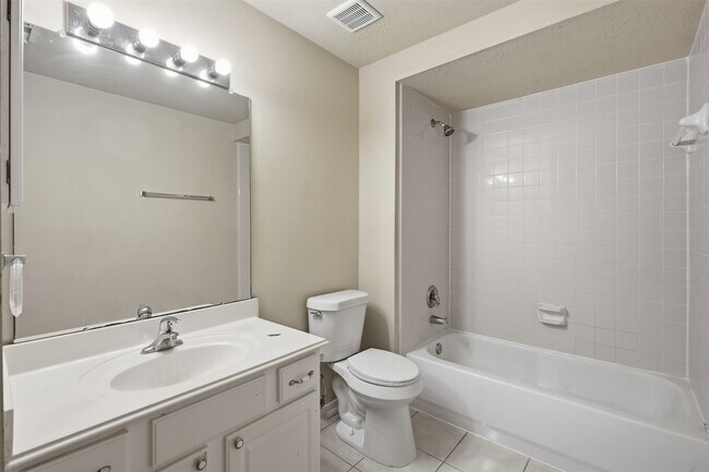 Building Photo - 22914 Breton Point Dr