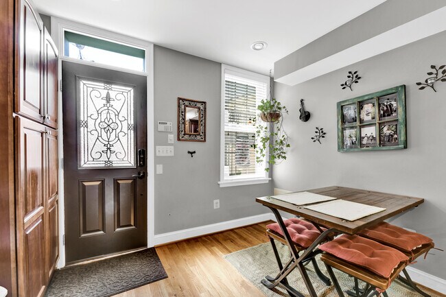 Building Photo - 307 S Chapel St