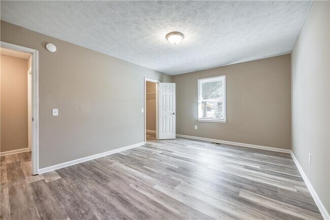 Building Photo - 130 Glory Ln