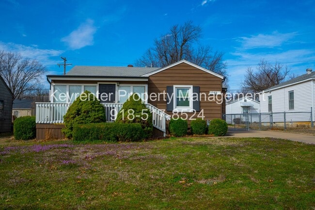 Building Photo - Charming And Cozy 2 Bedroom Home