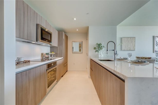 Building Photo - 401 N Birch Rd