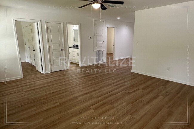 Building Photo - **OPEN HOUSE 08/17 1-3PM** 4 Bed/2 Bath Ho...