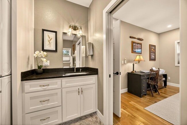 Building Photo - 860 Humbug Creek Rd