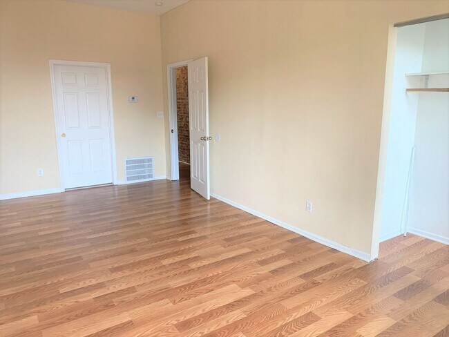 Building Photo - 4376-4378-4378 Gibson Ave