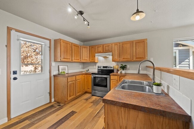 Building Photo - Charming 4-Bedroom Ranch with Low-Maintena...