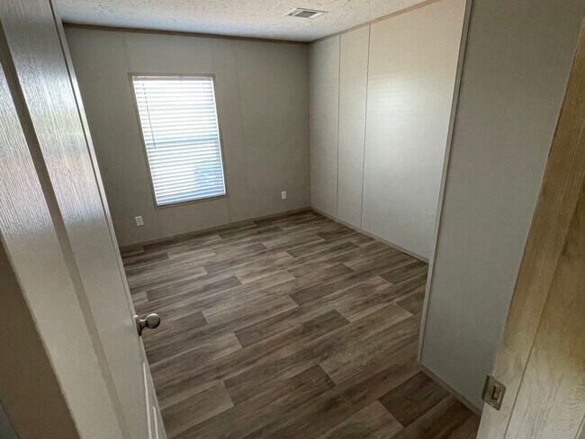 Building Photo - 15807 Co Rd 672