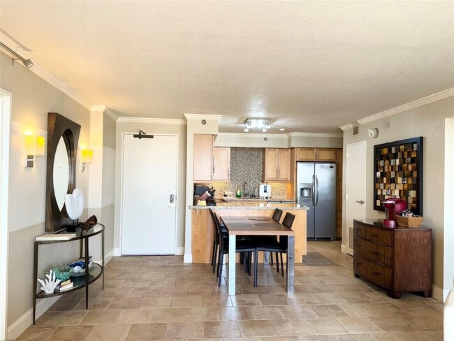 Building Photo - 5220 Seawall Blvd