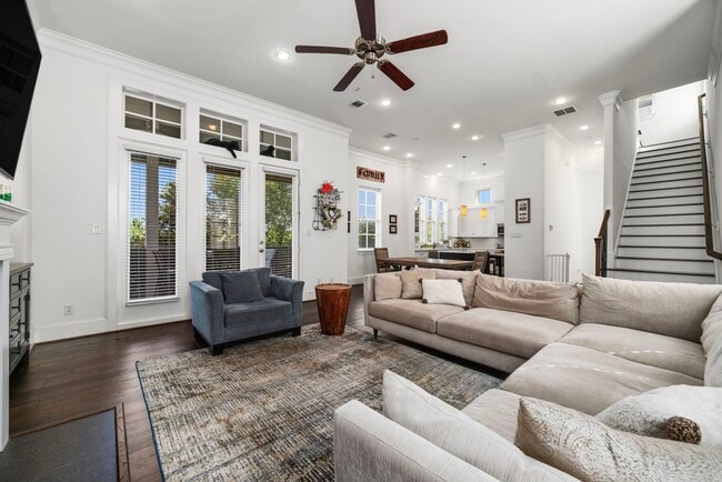 Building Photo - 816 Ennis St