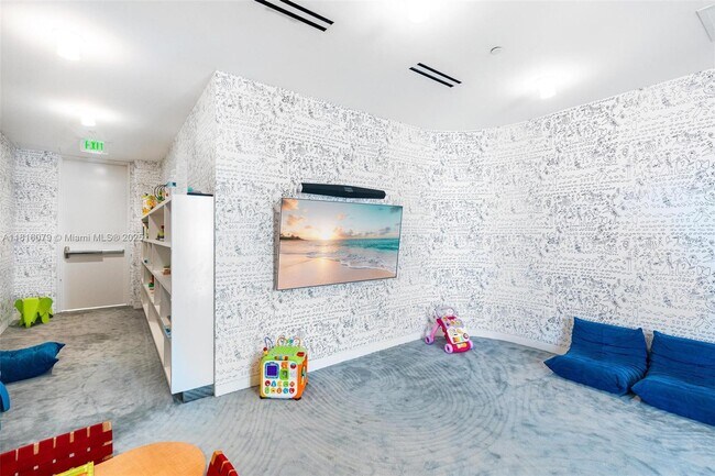 Building Photo - 16901 Collins Ave