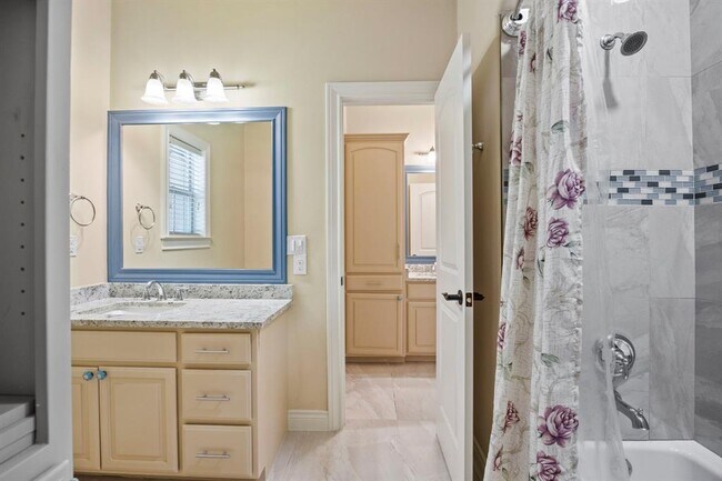 Building Photo - 2624 University Club Dr