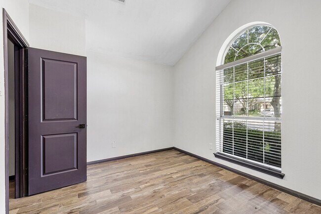Building Photo - 20815 Whitevine Way
